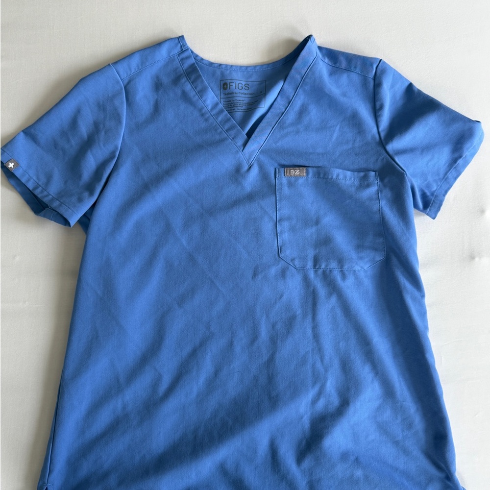 FIGS Women's Ceil Blue Catarina™
- One-Pocket Scrub Top
S - Ceil Blue - Regular